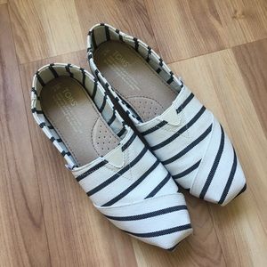 Toms | White and navy striped | size 7w